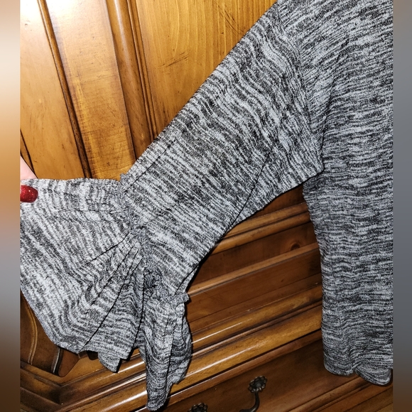 NWT, 3/4 ruffle sleeve top, size Large - Picture 3 of 4